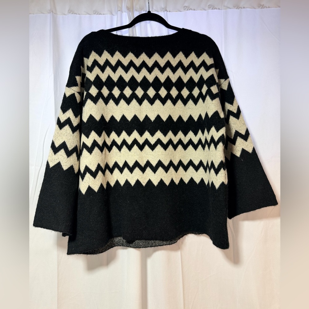 Black and Gray Zigzag Women's Sweater